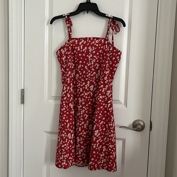 Red Floral Sundress 🌟 - Picture 9 of 10